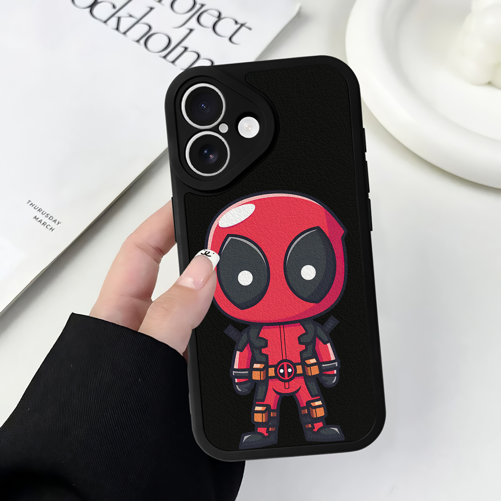 （画像用） Deadpool デッドプール 【iPhone 16シリーズ対応】シリコンスマホケース（レザー調） 材質：シリコン